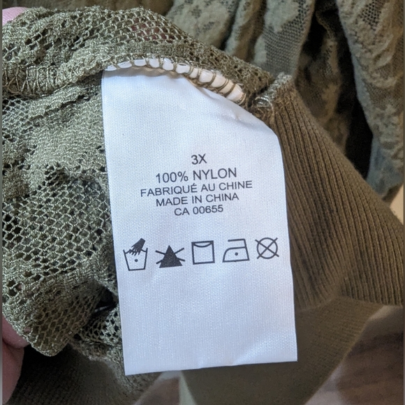 Additionelle Mesh and Lace Top - Picture 2 of 2